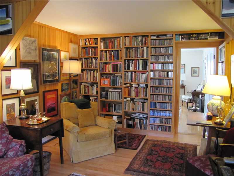 Gardens, fireplace, library, studio, guest quarters