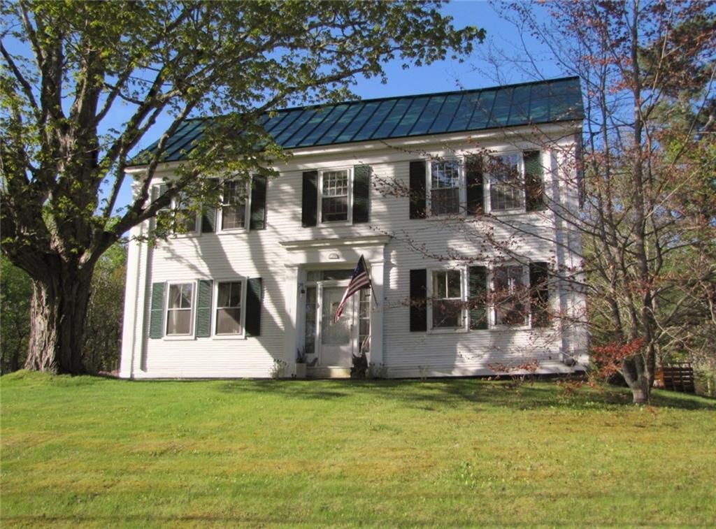 Sea Captains home 4-bedroom Colonial on 2.75 acres Northport Maine