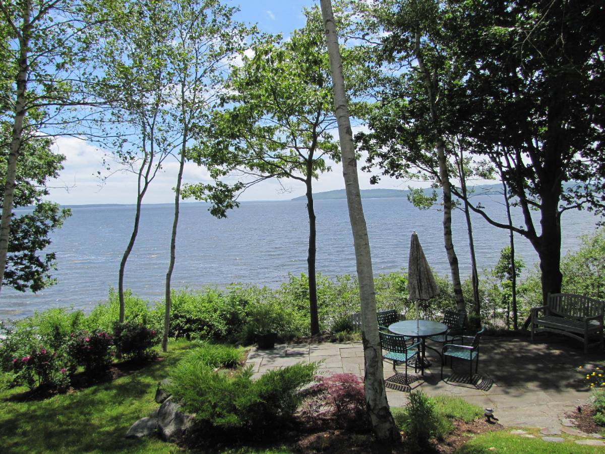 Real Estate Listing - Searsport, Maine - Choose to Live on Penobscot Bay in this retirement or vacation home in Maine
